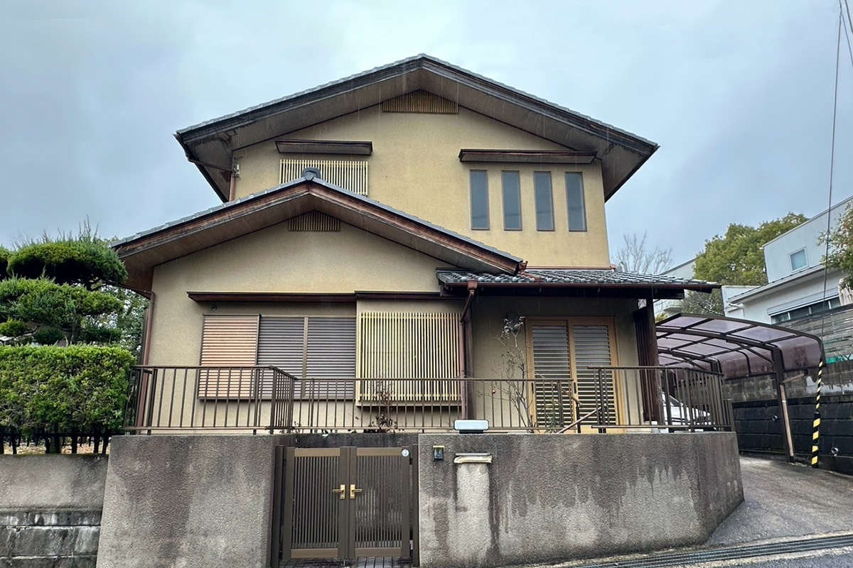 穏やかな木漏れ日美しいキッチン